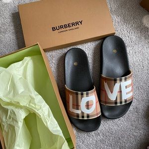 Burberry love words slide size eUR39